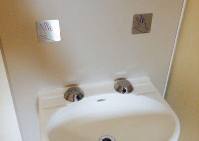 Anti-ligature sink with sensor pads